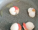 A picture of step 3 of Scallops with Garlic and Parsley.