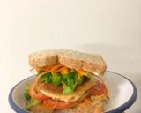 รูปขั้นตอนการทำที่ 1 ของ "smoked salmon cream cheese and egg sandwich" 🐟🥪