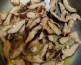 Foto langkah ke 2 dari resep Risotto Jamur_Creamy Mushroom Risotto (dari nasi semalam).