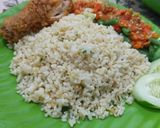 Foto langkah ke 5 dari resep Nasi goreng daun jeruk.