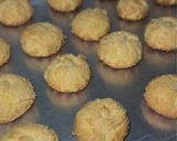 Foto langkah ke 8 dari resep Cheese Ball Crackers.