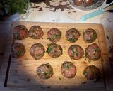 Une image de l'étape 1 de Tajine kefta aux œufs et à la tomate.