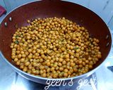 A picture of step 3 of Safed Matar or Dry White Peas Fry.