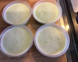 Une image de l'étape 4 de Crèmes aux œufs pistache vanille cœur éclats de caramel beurre salé.