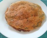 A picture of step 2 of Spring onion oats chilla.