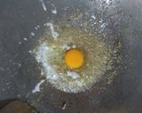 Foto langkah ke 2 dari resep Seblak Mie Sosis Kelor.