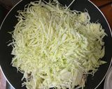รูปขั้นตอนการทำที่ 2 ของ ผัดกะหล่ำปลีกับหมูบด