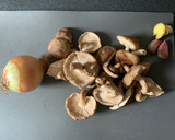 Foto del paso 1 de la receta: Setas shiitake con salsa de soja y sésamo