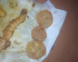 Foto del paso 3 de la receta: Pechuga adobada con papas fritas y tomate frito a la provenzal