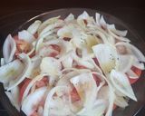 Foto del paso 4 de la receta: Ensalada de tomate y cebolla