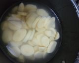 Foto del paso 1 de la receta: Colchón de papas con salsa de verdeo