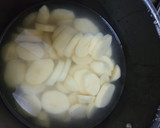 Foto del paso 1 de la receta: Colchón de papas con salsa de verdeo