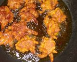 प्याज की पकौड़ी (Pyaz ki pakodi recipe in Hindi) रेसिपी चरण 2 फोटो