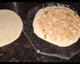 A picture of step 4 of Aloo paneer paratha.