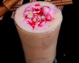 बनाना शेक विद स्ट्रॉबेरी आइसक्रीम (Banana shake with strawberry ice-cream recipe in Hindi) रेसिपी चरण 3 फोटो