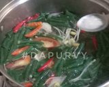 Foto langkah ke 3 dari resep Sayur Bening Kacang Panjang.