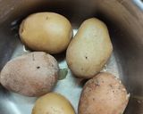 Foto del passaggio 1 della ricetta Ciambelle fritte di patate