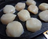รูปขั้นตอนการทำที่ 1 ของ หอยเชลล์ย่างซอสเนยและโชยุ Shoyu Butter Hotate