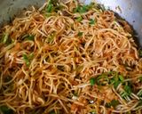 व्हेज हक्का नूडल्स (veg hakka noodles recipe in marathi) रेसिपी स्टेप 4 फोटो 