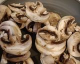 A picture of step 1 of Penne ai funghi (Penne in Mushroom Sauce).