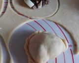 Foto del paso 5 de la receta: Empanadas dulces con carne y pasas 🥟🥩😋
