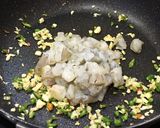 รูปขั้นตอนการทำที่ 3 ของ กุ้งผัดพริกขี้หนู
