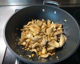 Foto del paso 4 de la receta: Spaghetti - mar y monte (setas y gambas)