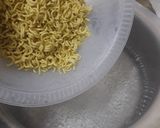 A picture of step 2 of Indomie Pizza.