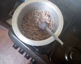 A picture of step 1 of Wet fried minced meat with Indomie.