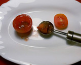 Foto del paso 1 de la receta: Cherrys rellenos de anchoas caseras, con un punto de picante y albahaca