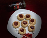 A picture of step 6 of Raspberry cave cookies.