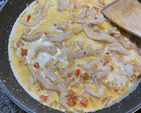 Foto del paso 3 de la receta: Crepes de pollo, cebolla y nata