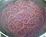 Foto del passaggio 7 della ricetta Spaghetti con cavolo viola, fonduta di gorgonzola e mollica piccante