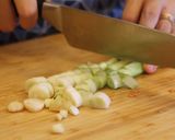 Foto langkah ke 6 dari resep Ayam Woku Khas Manado: PEDAS MAKNYUS.