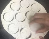 A picture of step 5 of Kanda batata puri.