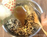 รูปขั้นตอนการทำที่ 3 ของ Easy Homemade Granola Bitesคุ้กกี้ธัญพืช ไร้แป้ง