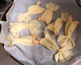 A picture of step 5 of Goldfish Gyoza Dumplings.