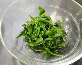 A picture of step 2 of Palak Paneer.