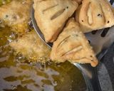 झटपट डिजाइनर समोसा (Instant Designer Samosa) रेसिपी चरण 9 फोटो