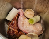 Foto del paso 3 de la receta: Caldo de pollo y chorizo