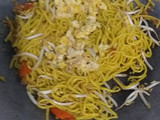 Mi kuning goreng pedas