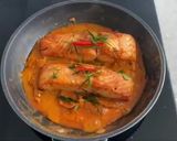 A picture of step 2 of Chu Chee Salmon.