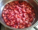 Foto del paso 1 de la receta: Crema tipo catalana sin maicena con coulis de frutilla🍓🍓🍓🍓