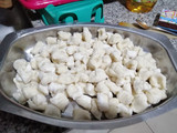 Ñoquis con harina leudante y salsa roja