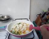 Foto langkah ke 3 dari resep Tumis tahu susu sawi putih.