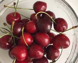 Foto del passaggio 1 della ricetta Tisana depurativa ai piccioli di ciliegia🍒