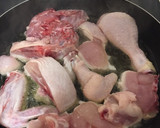 Foto del paso 1 de la receta: Pollo con verduras y tomate frito