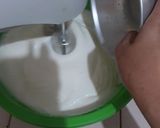 Foto langkah ke 1 dari resep Bolu zebra putih telur pandan coklat (W#36).