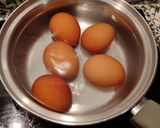 Foto del paso 1 de la receta: Cuscús con huevo atún y pimientos asados