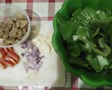 Foto langkah ke 1 dari resep Tumis pakcoy jamur kancing.